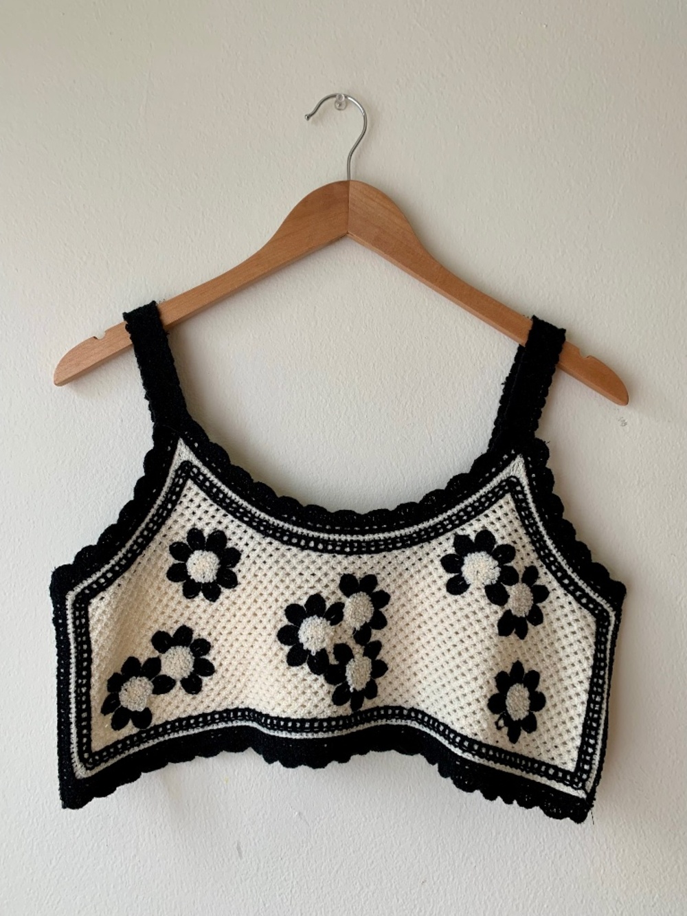 NWOT Cream/white and black floral crochet crop top